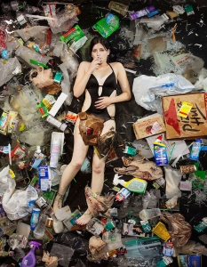 12 шокиращи фотографии на хора, лежащи в собствения си боклук - 7