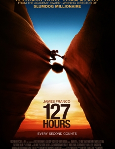 127 Hours (127 часа)
Джеймс Франко може да не е от най-благонадеждните актьори в Холивуд, но, когато иска, може да е сериозен.
Това той доказа във филма 127 Hours, пресъздаващ напрегнатите часове, които алпинистът Арън Ралстън изживява в планините в Юта.
Драматичният момент, в който героят трябва да отреже ръката си, за да оцелее, определено е един от най-запомнящите се епизоди в приключенско-драматичния жанр за последните години.