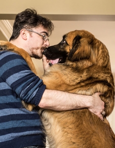 Муцунеста любов: най-сладурските прегръдки между кучета и техните стопани - 14