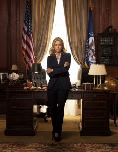 Madam Secretary
Телевизия: CBS
Защо да го гледате: Ако търсите сериал в духа на хитовите The Good Wife, Scandal или Homeland, то е сигурно, че Madam Secretary ще грабне вниманието ви.
В главната роля на държавния секретар на САЩ Елизабет Маккорд се превъплъщава американската актриса Теа Леони, за която сериалът е първо участие от 2011 г. насам.