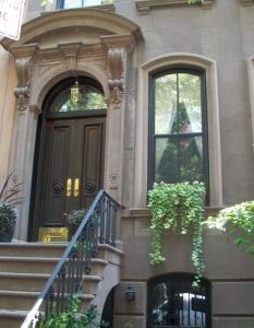6. През 2012 г. апартаментът, в който е "живяла" Кари Брадшоу, е бил продаден за скромната сума от над 9 млн. долара.