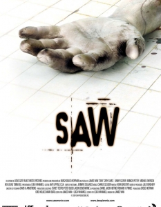 Saw (Убийствен пъзел)
Като франчайз Saw определено продължи по-дълго, отколкото трябваше. 
Първият и едноименен филм от поредицата обаче имаше всичко, което един хорър фен иска. И дори повече. 
Освен много кръв, хитри капани и напрежение, филмът притежава и страхотен злодей, когото всъщност харесваме по доста странен начин.