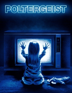 Poltergeist (Полтъргайст)
Poltergeist не е най-страшният филм в класацията ни, но е достатъчно страшен, за да не искате да си лягате сами, след като го изгледате. 
Вместо на тонове кръв, чудовища и извънземни, той разчита най-вече на практическите ефекти - нещо, което със сигурност би допаднало на класик като Алфред Хичкок. 