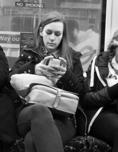 Вижте как комуникацията в модерния свят умира заради смартфоните  - 4