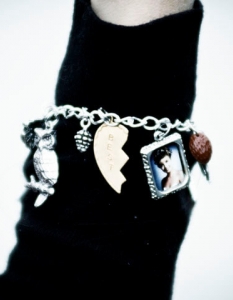 6. Twin Peaks Custom Charm Braceletцена: $43.00