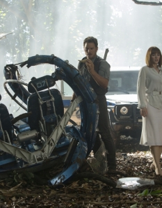 Jurassic World
Малко повече от 20 години след като Стивън Спилбърг ни представи епичната фантастика Jurassic Park, неговото наследство е продължено от Колин Тревъроу.
С два силни филма и доста по-слаба трета част динозаврите отново ще властват на Земята в един от най-любимите американски франчайзи.