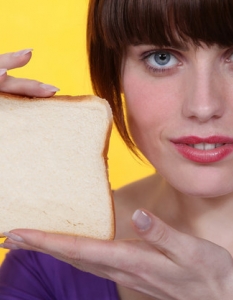Жена рекламира най-съвършената тостерна филийка, която може да съществува
ShutterStock