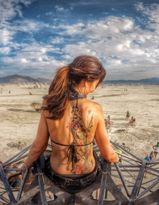 Луисид дрийминг със сюрреалистичните фотографии на Ари Фарарой от Burning Man 2014 - 13
