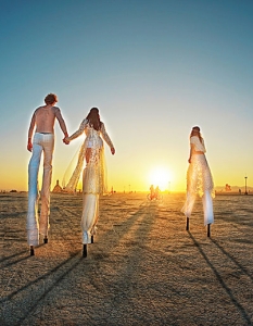 Луисид дрийминг със сюрреалистичните фотографии на Ари Фарарой от Burning Man 2014 - 6