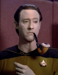 Data (Star Trek: The Next Generation)
Ако Пинокио беше участвал в sci-fi сериал, то той със сигурност щеше да е в ролята на Data от емблематичния Star Trek: The Next Generation (Стар Трек: Следващото поколение). Защото рядко се среща робот, който толкова да иска да стане човек...
Създаден като заместник на Спок от класическите серии на Star Trek, Data се превърна в институция сред trekkie-тата и след плавно развитие на образа си се разгърна в пълнометражните филми от The Next Generation поредицата. 