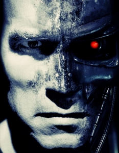 Терминатор (Terminator)
Абсолютната класика! Терминаторът прави завой на 180 градуса от първия филм до Judgement Day (Денят на страшния съд), но винаги е изключително страховит. 
Над 30 години след дебюта на оригинала Арнолд Шварценегер отново се завръща в ролята, която го направи известен, с петия екшън от поредицата - Terminator: Genisys. 