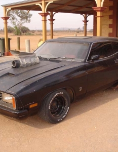 Колата: XB GT Ford Falcon
В кой филм: Това е иконичният Interceptor от Mad Max (Лудият Макс). Защото за толкова откачен филм, не може да се направи компромис с "опитомена" кола. 