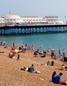 Brighton Pier в Англия
Последният оцелял кей в Брайтън (останалите са изгорели) и един от най-популярните по южното крайбрежие на Острова