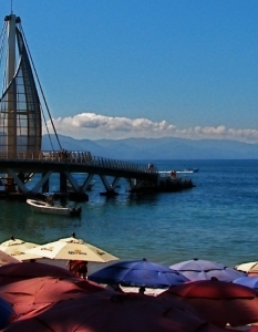 Los Muertos Pier в Мексико
Особено популярен сред двойките, една от най-романтичните дестинации в Пуерто Валарта