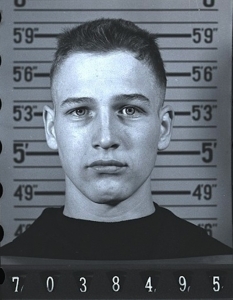 18-годишният Пол Нюман в ареста по времето, когато е в Морската пехота