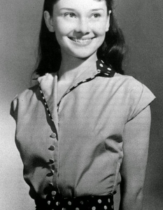 13-годишната Одри Хепбърн