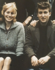 17-годишният Джон Ленън с бъдещата си съпруга Синтия