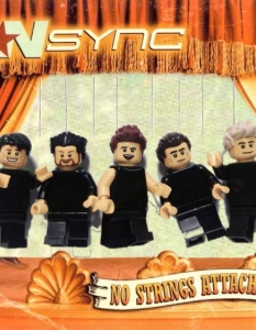 32 култови и хитови банди, пресъздадени от Lego - 19