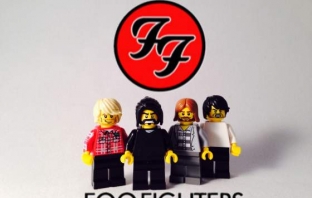 32 култови и хитови банди, пресъздадени от Lego