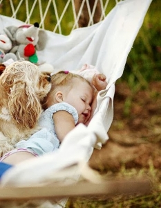 20 трогателни снимки на бебета с животни, в които ще се влюбите - 6