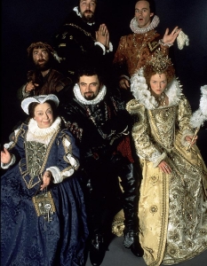 Blackadder (Черното влечуго)
Препоръчваме този сериал за два типа хора: които са свикнали да гледат Роуан Аткинсън в Mr. Bean; за тези, които не са гледали Blackadder!
Всеки сезон на Blackadder e самостоятелен и проследява историята на род от неудачници, които се опитват да стигнат до върха на хранителната верига. Всичко започва през Средновековието, минава през Елизабетианска Англия, Ренесанса и Първата световна война. 