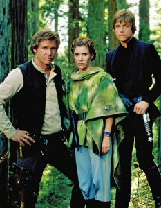 Хан, Люк и Лея
Със сигурност има много хора, за които The Force Awakens ще е филмът, с който ще започне тяхното Star Wars приключение. А какво е поредицата без тях тримата?
Най-добрият контрабандист, смелата принцеса и едно момче, което е на път да промени цялата галактика… или поне бяха. Вече е време да предадат щафетата на едно ново трио актьори, които да поемат по техния звезден (буквално и преносно) път!