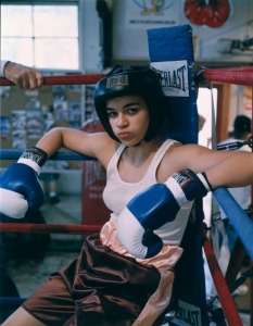 Girlfight (Боксьорката)
Мишел Родригес, най-известна с ролята си на Лети в поредицата Fast and Furious (Бързи и яростни), е в главната роля на Girlfight.
Вдъхновяващата история разказва за младо момиче, което започва да тренира бокс без знанието на баща си. Въпреки това тя постига изключителни успехи и проправя път за много нови момичета, привлечени от бойните спортове.