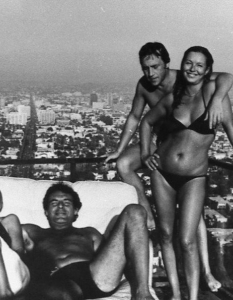 Джесика Ланг, Милош Форман, Владимир Висоцки и Марина Влади. САЩ, Лос Анджелис, август 1976 г.