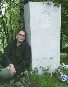 Куентин Тарантино на гроба на Борис Пастернак - негов литературен кумир още от детските му години. 2004 г.