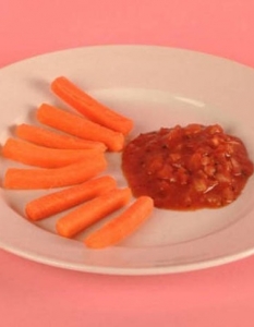 Всъщност кому би хрумнало да прихапва с 8 резена морков и супена лъжица салца?!