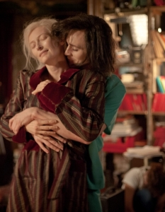 Only Lovers Left Alive (Само любовниците остават живи)
Мрачна история. Пълна с рок, с кръв и с любов. Говорим за вампири, естествено! Но този път е различно от Twilight (Здрач)...