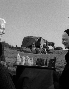 The Seventh Seal (Седмият печат)
Този филм не е за всеки, но отбелязва едно много бурно за целия свят време - Кръстоносните походи. Една партия шах показва колко променлив е животът.