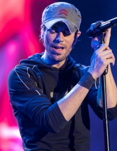 Enrique Iglesias в София (14 декември 2015) - 14