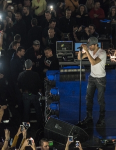 Enrique Iglesias в София (14 декември 2015) - 22