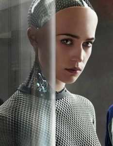 Ex Machina (Бог от машината)
Ex Machina сякаш мина покрай средностатистическия фен с тихи и незабележими стъпки. Въпреки това няма съмнение, че филмът ще стане sci-fi класика и дори и след години ще говорим за него. 