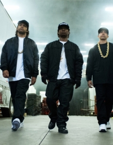 Straight Outta Compton
Единствената номинация за Оскар на този фантастичен биографичен филм е за Най-добър оригинален сценарий. Без Най-добър филм? Без Най-добър режисьор за Гари Ф. Грей? Към кого трябва да се обърнем, за да поправим тази несправедливост?