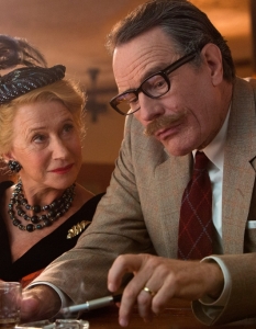 Trumbo (Тръмбо)
Месеци по-рано биографичният филм за Trumbo беше спряган за един от големите играчи на Оскарите. И Брайън Кренстън получи очаквана номинация за Най-добър актьор.
За съжаление, екранната му половинка Хелън Мирън не постигна същото за Най-добра поддържаща женска роля. А трябваше!