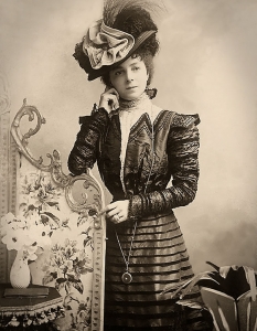 Красотата през 20 век: Вижте как са изглеждали жените преди 100 години  - 12