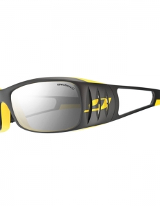 Tensing ще осигури на начинаещия планинар избор, когато става въпрос защитни слънчеви очила. Дизайнът, който обгръща лицето, гарантира максимум защита срещу слънцето на големи надморски височини и е с отлична проветривост. Рамката стратегически комбинира здрав външен материал с гъвкав вътрешен за комфорт на лицето. Размери: 58 x 18 x 125 mm. Категория защита: 4. Плака: Spectron с антирефлексно покритие против отблясъци. До окото достига 5% от светлината.Спорт: ПланинарствоЦена: 98 лв.