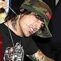 Tommy Lee не иска да се откаже от секса с фенки Tommy Lee не иска да се откаже от секса с фенки