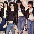 Howard Stern продуцира филм за Ramones