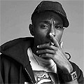 Издирват Mos Def за разбит фотоапарат