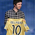 Alessandro Del Piero подари футболна тениска на Oasis