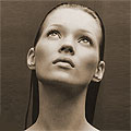 Kate Moss продължава лечението си, мама се притича на помощ Kate Moss продължава лечението си, мама се притича на помощ