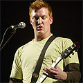 Josh Homme (QOTSA) прави арт по хотелските стени