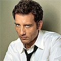 Clive Owen се внедрява в гангстерски картел