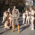 16 чисто голи се снимаха в центъра на София