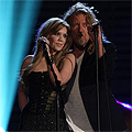 Robert Plant триумфира на наградите "Грами". Chris Brown изкара церемонията в ареста