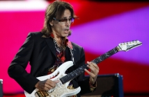 Steve Vai свири три часа в НДК