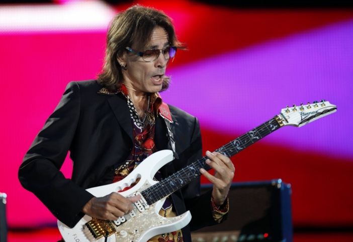 Steve Vai свири три часа в НДК